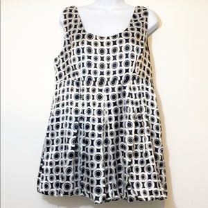 Trevan . Ladies Size 14. Black and white Top